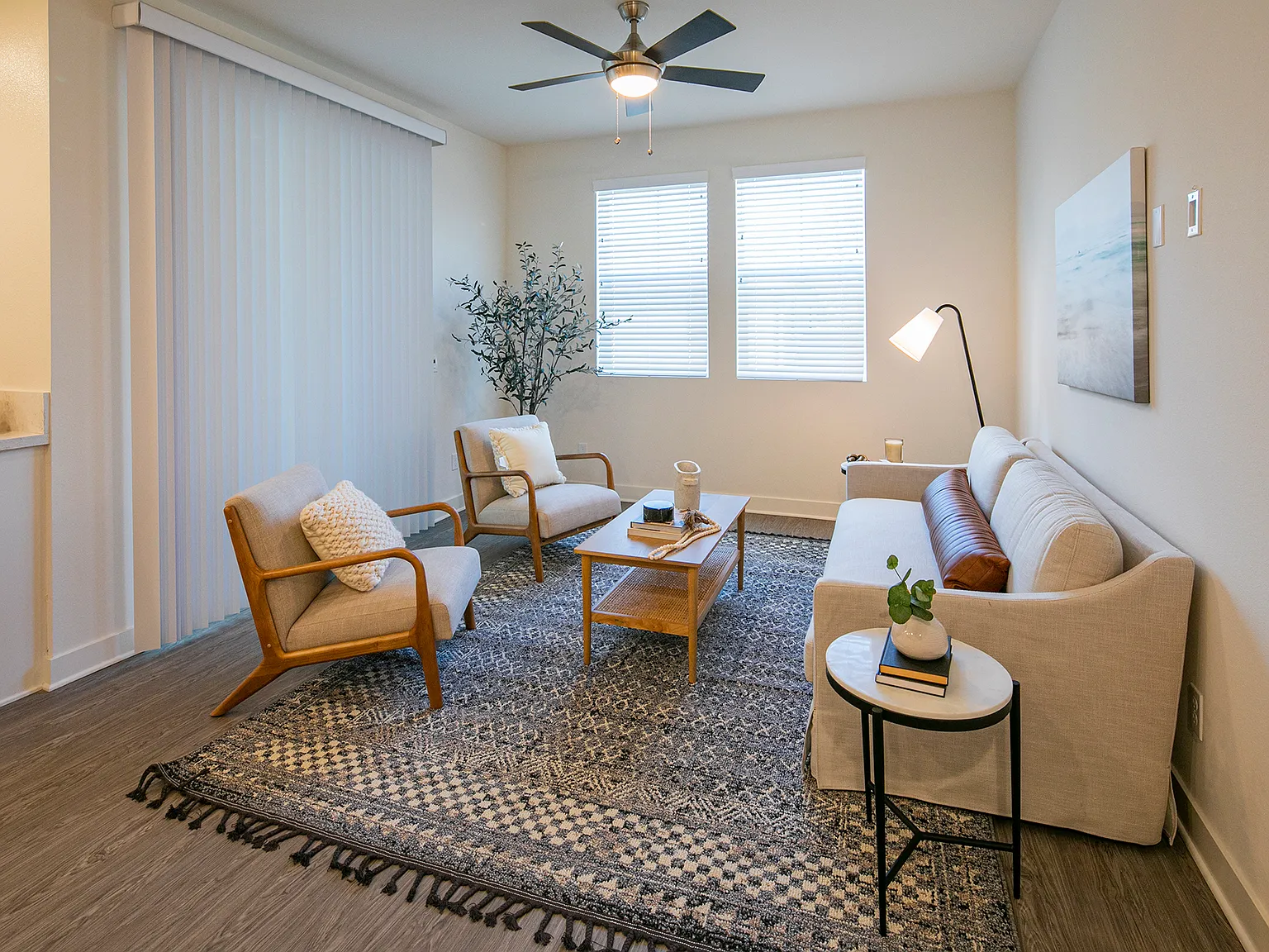 Stadium Park Apartments — Photo 3