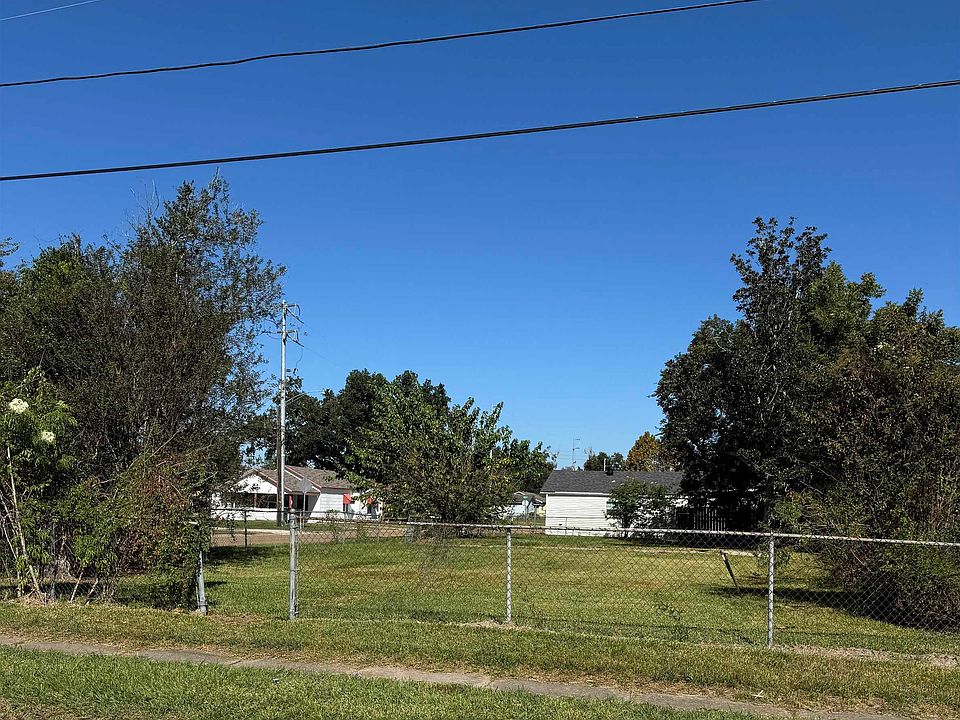 2nd image of 1001 Fall St