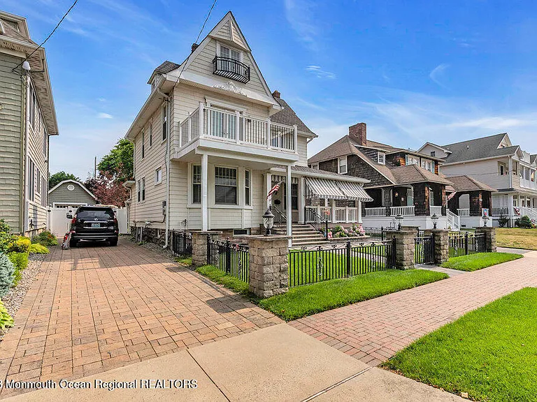 210 8th Ave — Photo 29