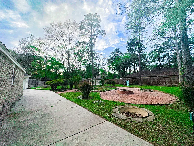 537 Natchez Park — Photo 19