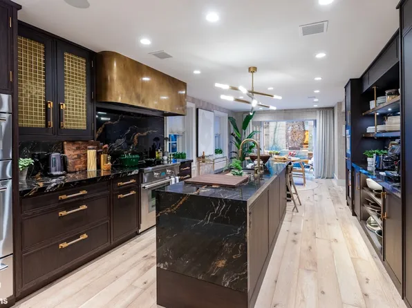 20 West 12th Street image 3 of 30