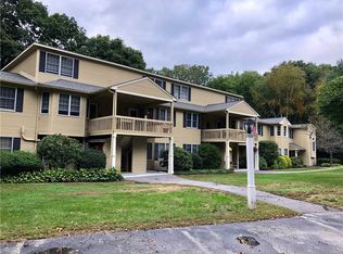 16 Trellis Dr, West Warwick, RI 02893