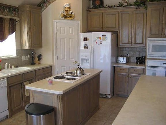 3rd image of 8228 Vine Wood Dr