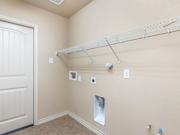 15606 Fox Ln — Photo 10