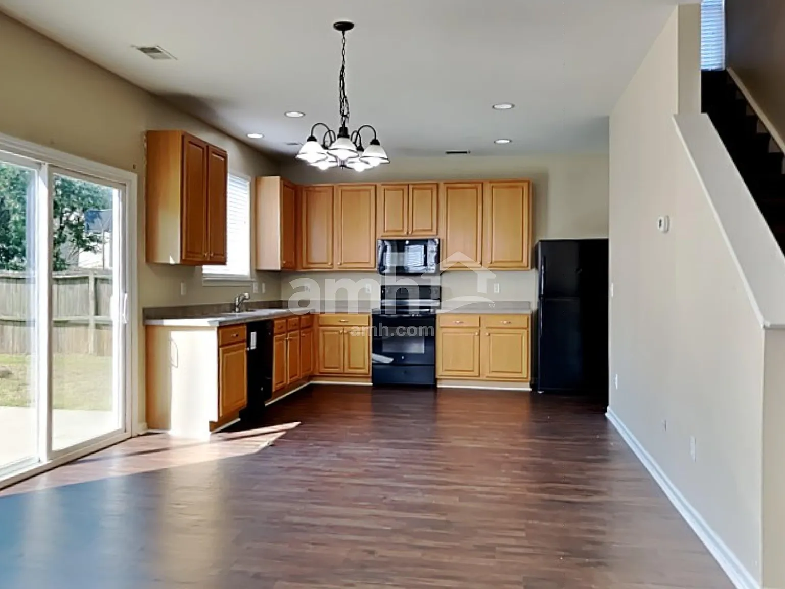 3 bed, 2.5 bath, 1635 sqft, $2,320 — Photo 3