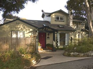 211 Chestnut St, Pacific Grove, CA 93950