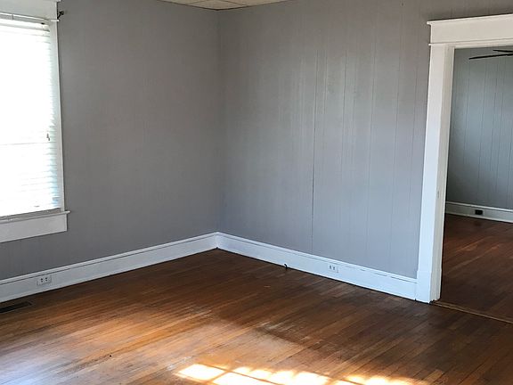3rd image of 222 Merriman Ave