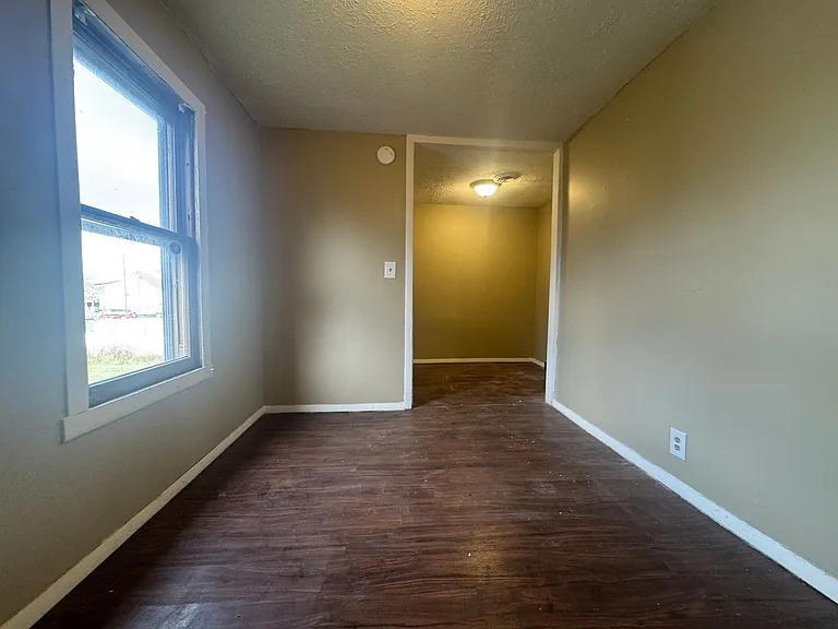 212 Depeyster St — Photo 14