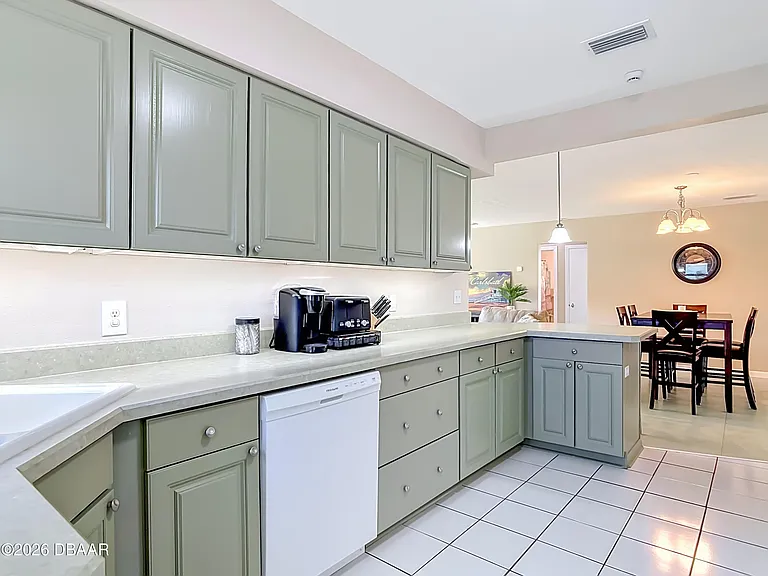 1621 N Oleander Ave — Photo 17
