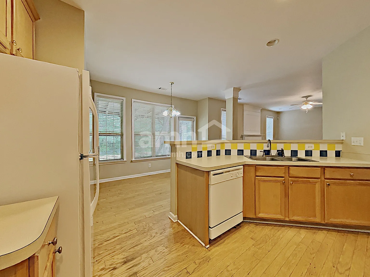5 bed, 2.5 bath, 2726 sqft, $2,740 — Photo 4