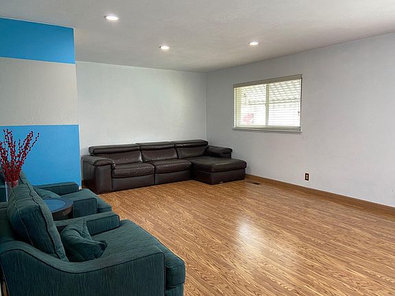4th image of 2721 El Monte Way