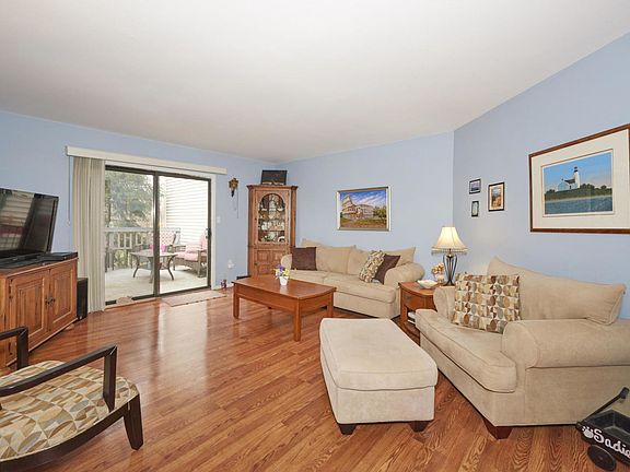 3rd image of 22 Westminster Ln