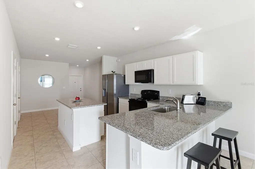 3 bed, 2.5 bath, 1431 sqft, $2,200 — Photo 4
