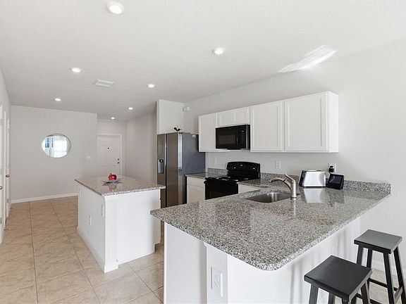 4th image of 4740 Old Blush St
