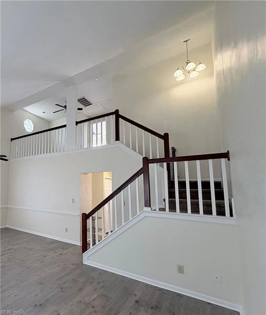 3 BR 2.5 BA Townhouse — Photo 3