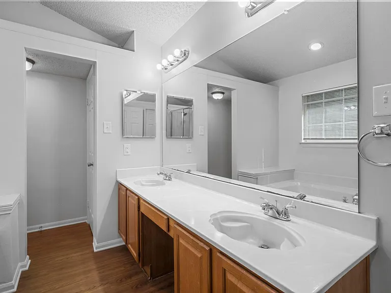 2313 Longmeadow St — Photo 28