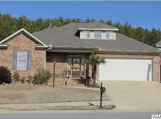 906 Greenbriar Blvd, Northport, AL 35473