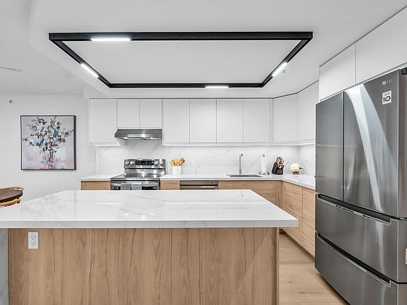 3rd image of 1050 Burrard St #910