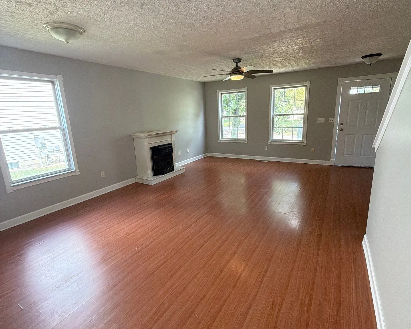 3 bed, 2.5 bath, 1224 sqft, $2,399 — Photo 3