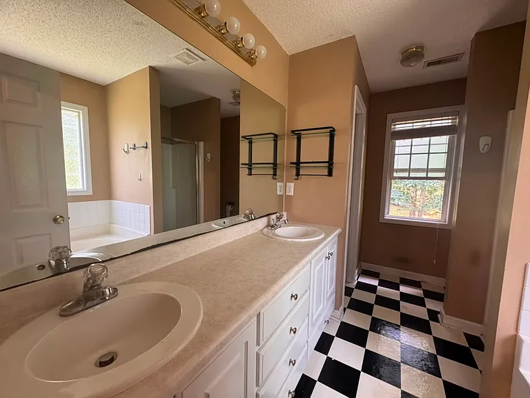 547 Lockwood Dr — Photo 10