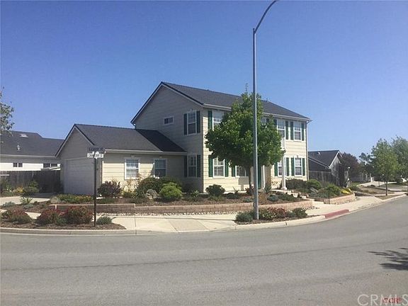 Corner oversized lot with side entry garage