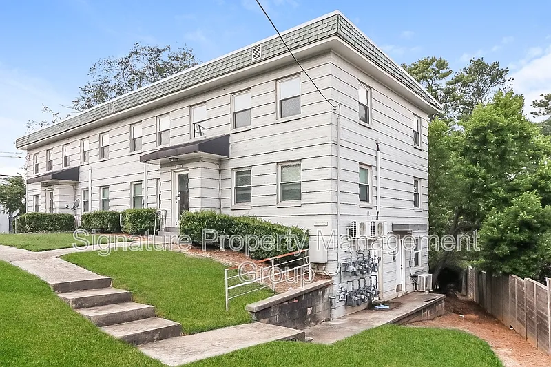 1990-3 Rockledge Rd NE #1