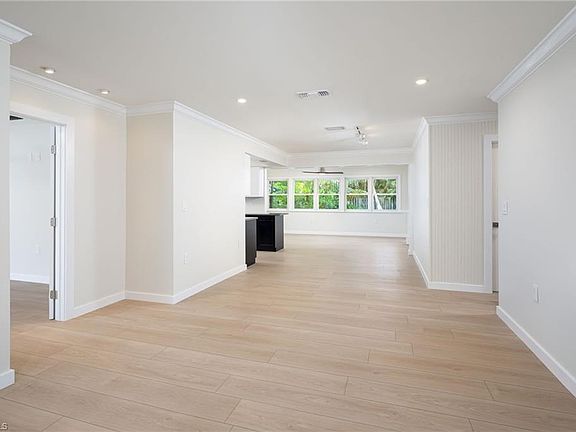 4th image of 2424 Harbor RD