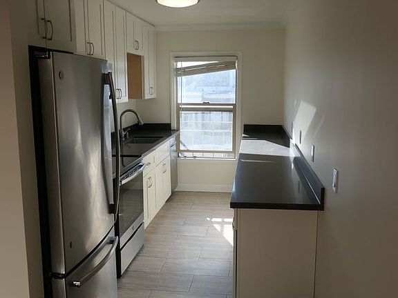 2nd image of 566 Vallejo St #22