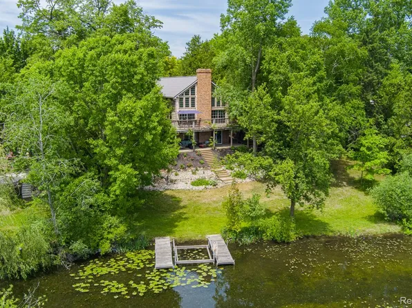4780 Hillcrest Dr, Clarkston, MI 48346