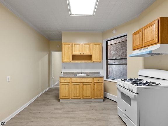 2nd image of 222 3rd St APT 2