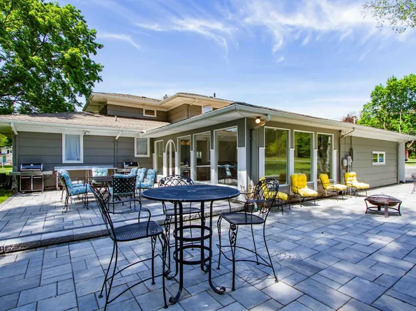 1 Creekside Ln, Rochester, NY 14618