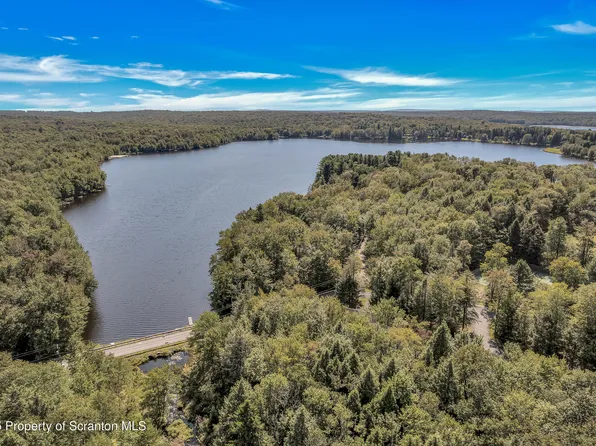 119 Hemlock Ln, Gouldsboro, PA 18424