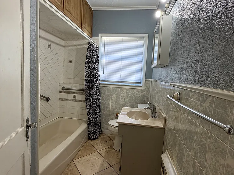 708 College St — Photo 6