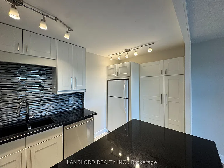 20 Speers Rd #1105 — Photo 3