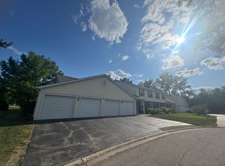 623 Mallard Ct APT A1, Bartlett, IL 60103