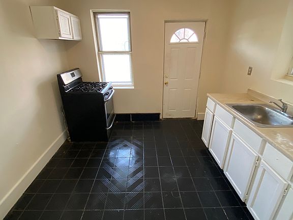 2nd image of 5821 N Woodstock St