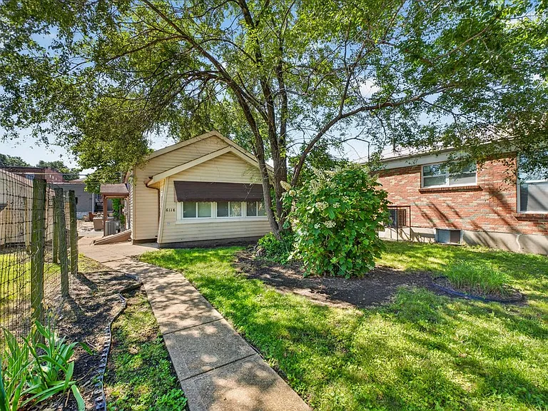 6118 Vermont Ave — Photo 2