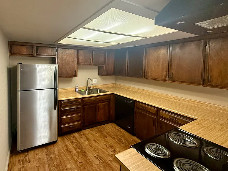 1142 Nadene Dr — Photo 4