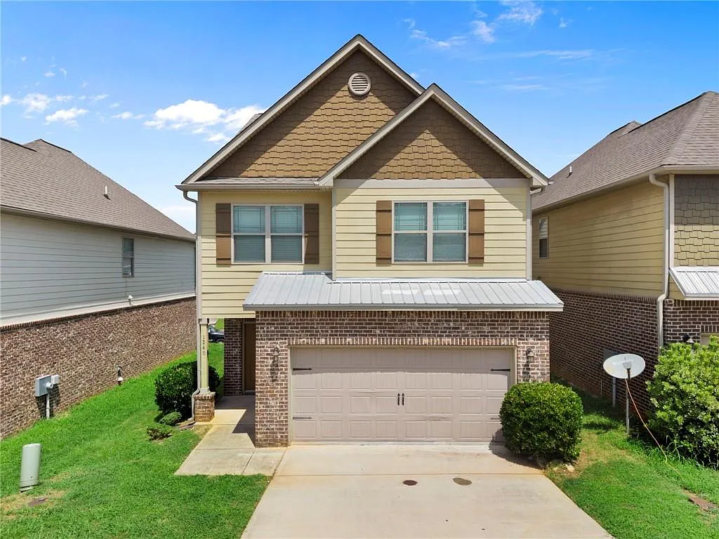 4 bed, 2.5 bath, 2023 sqft, $2,090 — Photo 2