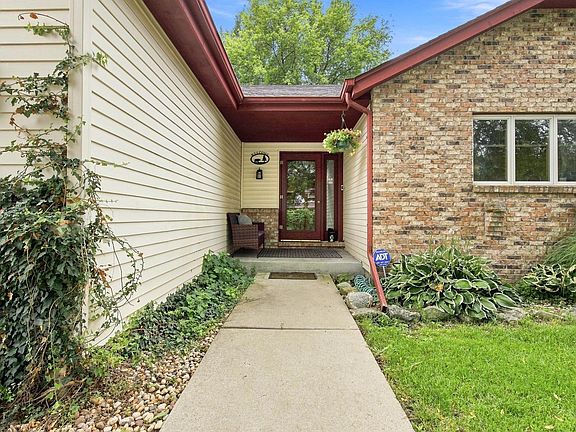 2nd image of W199N11283 Rosewood COURT