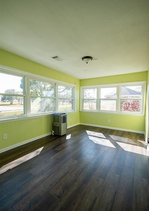 1st image of 1005 Park Dr