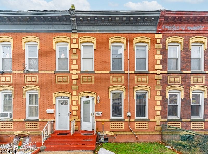 1st image of 840 Grove St