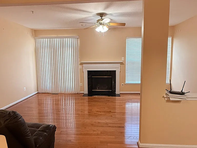 10404 Damascus Park Ln — Photo 9