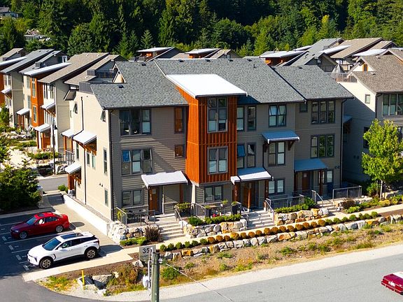 2nd image of 351 Copper Dr #13