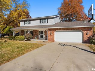 73 Hickory Ridge Dr, Morton, IL 61550