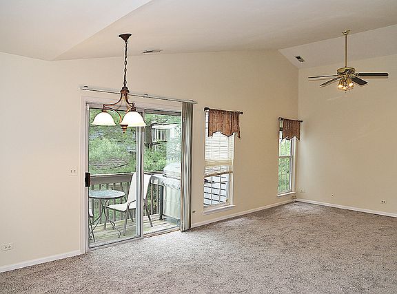 4th image of 927 Little Falls Ct #A