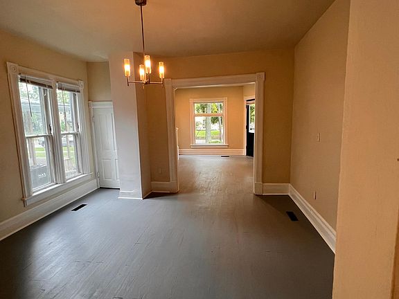 2nd image of 905 N Main St #905