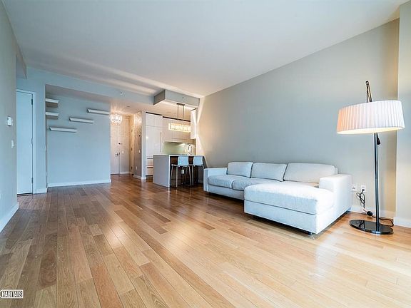 4th image of 555 W 59th St APT 10A