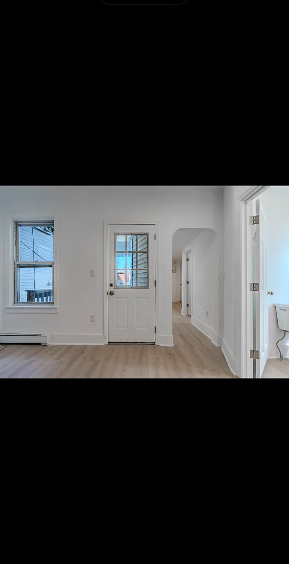 3 bed, 1000 sqft, $2,700 — Photo 2