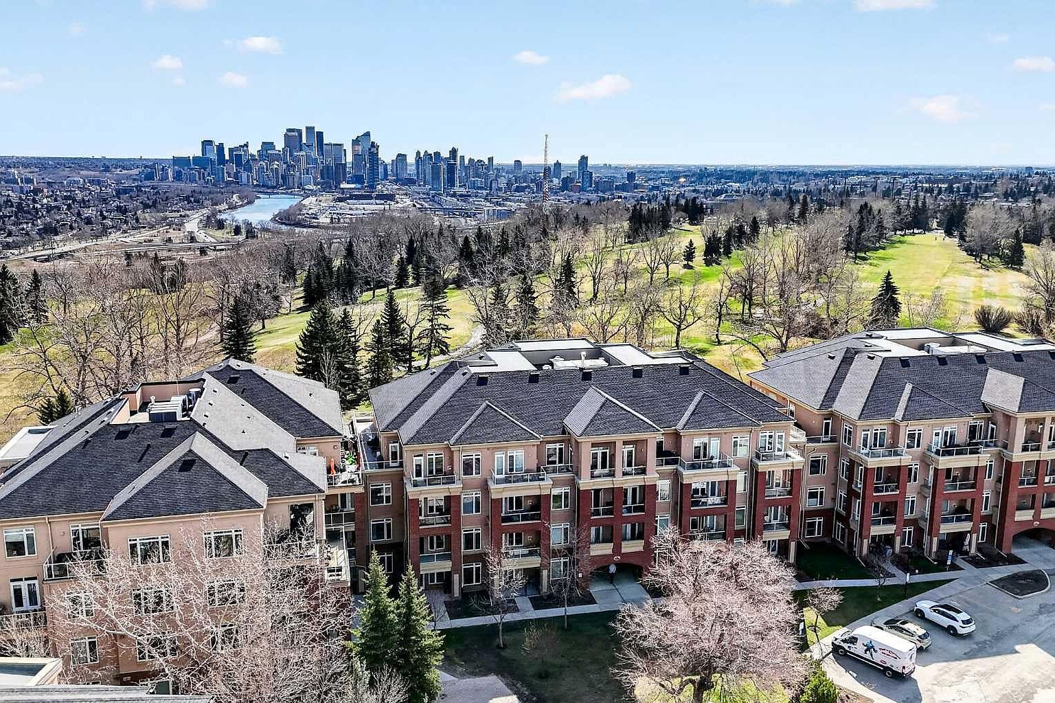 14 Hemlock Cres SW #7304